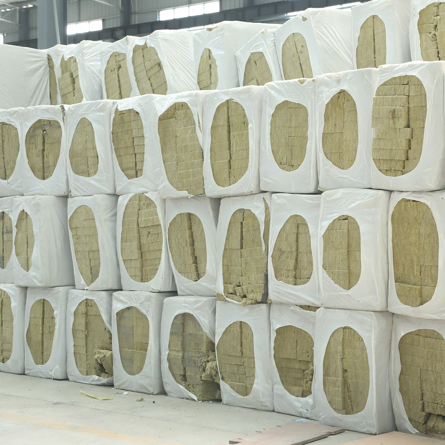 Rock wool core material for sandwich panel production