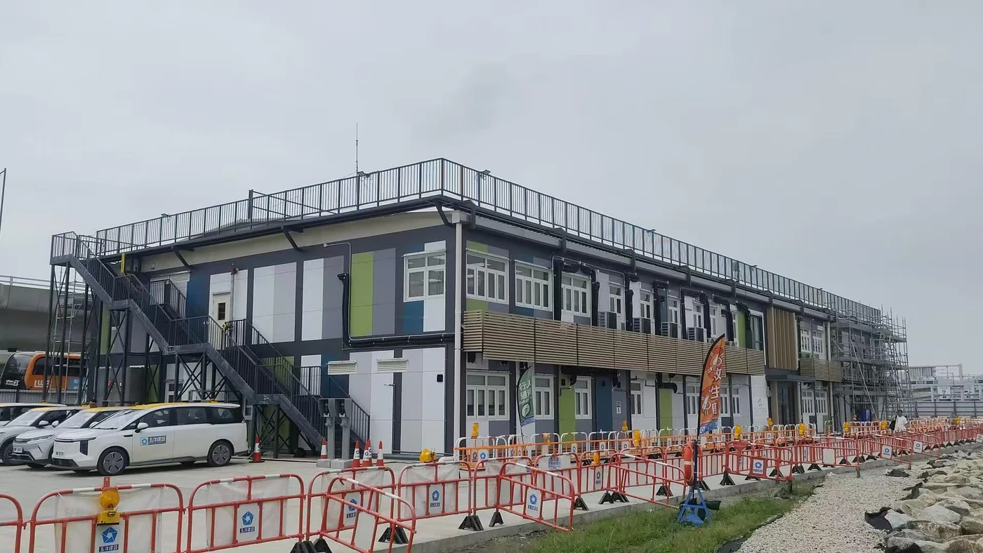 Prefabricated steel structure office building for an airport construction site